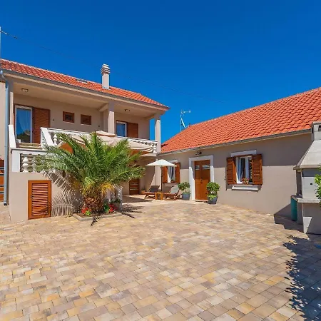 Spacious In With Garden Hotel Privlaka (Zadar)