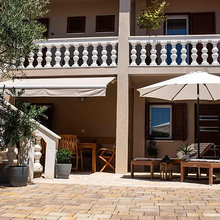 酒店 Spacious In With Garden 4*