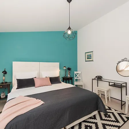 酒店 Spacious In With Garden 4*